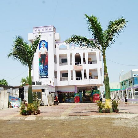 Hotel Utsav Ширди Экстерьер фото