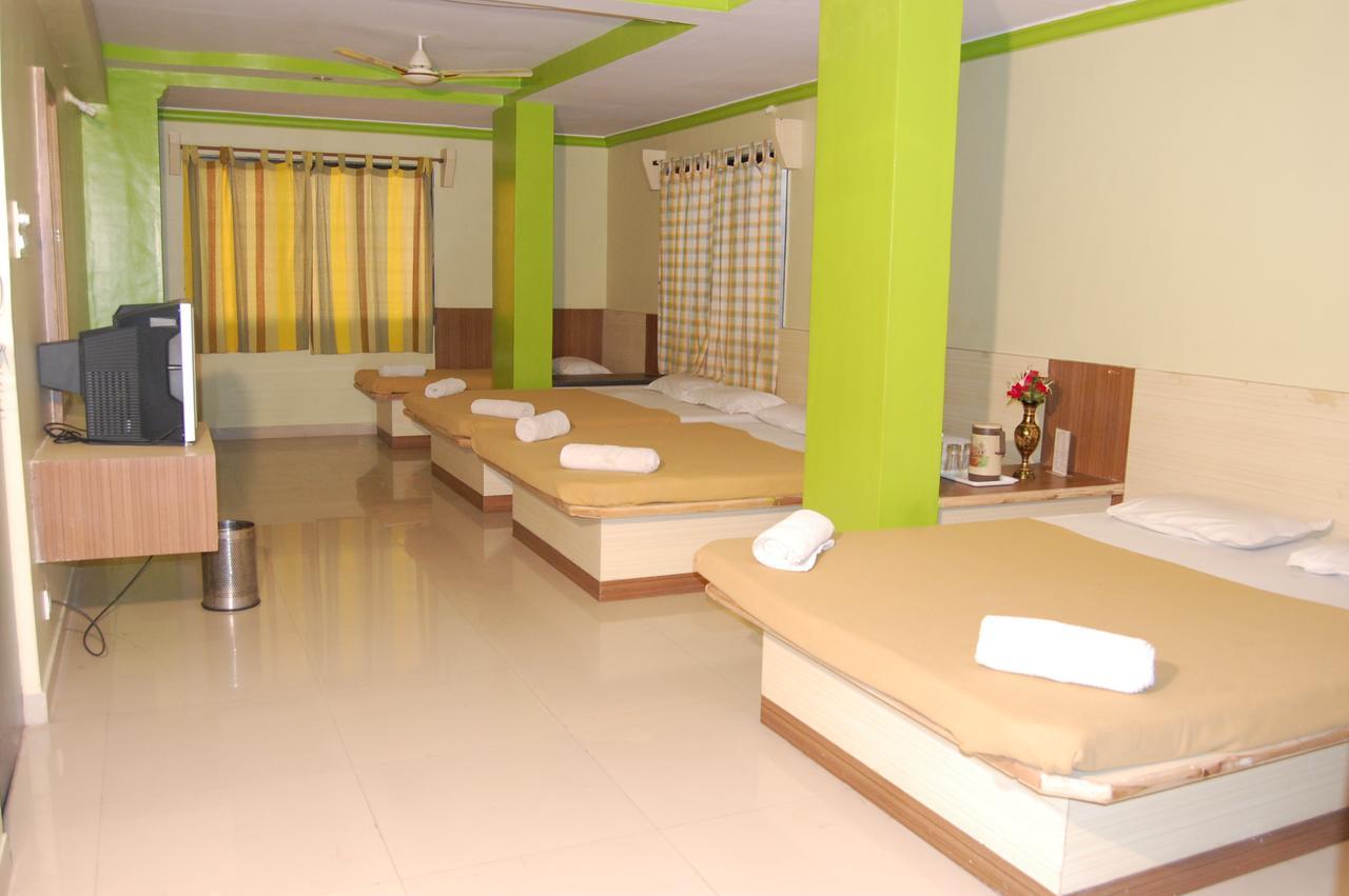 Hotel Utsav Ширди Экстерьер фото