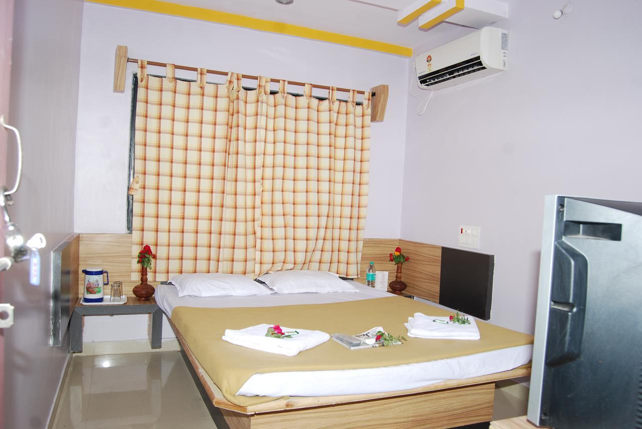 Hotel Utsav Ширди Экстерьер фото